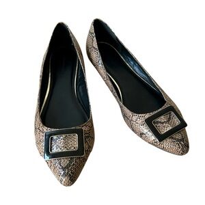 Banana Republic snakeskin pattern flat shoes with buckle detail size 9